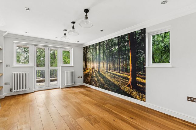57 Caldecote Gardens, Bushey photo 4