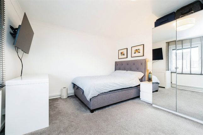 Flat for sale in Rush Green Road, Romford, Essex