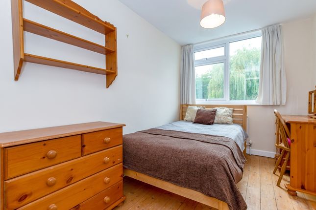 Horwood Close, Oxford photo 4