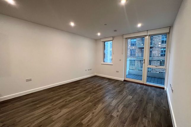 13 Sidon Apartments, Streamdale Road, London photo 4