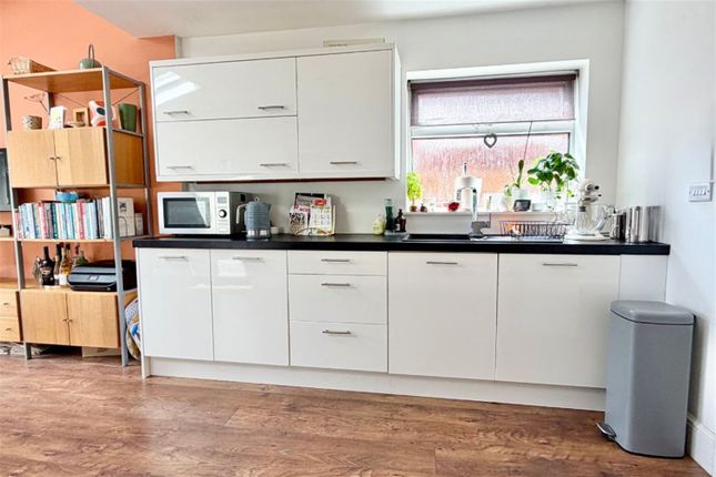 22, Holmfield Road, Chilwell, Nottingham photo 4