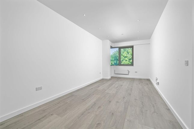 Flat to rent in Ladymead, Guildford