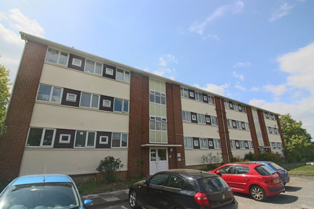 Thumbnail Flat to rent in Highlands Road, Andover, Hampshire
