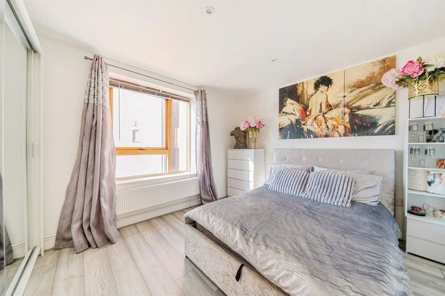 99 Shakespeare Road, London photo 2