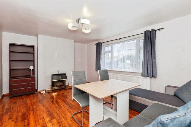40a, Woodland Avenue, Slough photo 2