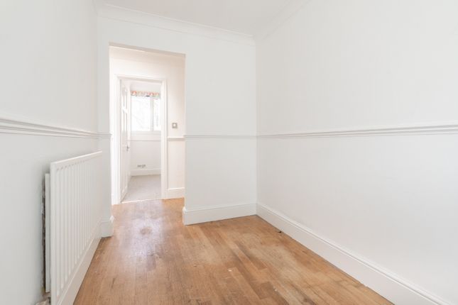 8 Hillside, Erith, Kent photo 2