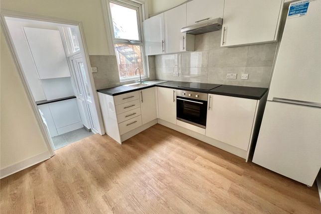 Thumbnail Flat to rent in Bowes Road, Bounds Green, London
