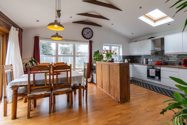 8 High Leys Drive, Leicester photo 2