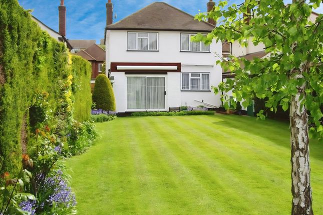 17 Dacre Gardens, Chigwell photo 4