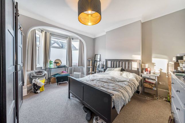 Thumbnail Flat to rent in Bishops Park Road, Norbury, London