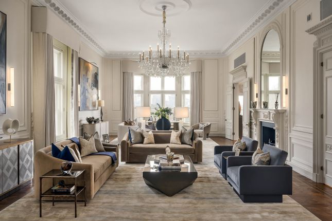 Flat for sale in Old Park Lane, London