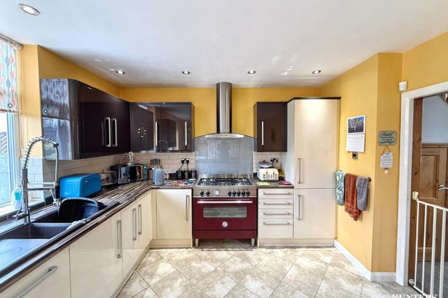 122, Chapel Lane, Dewsbury photo 4