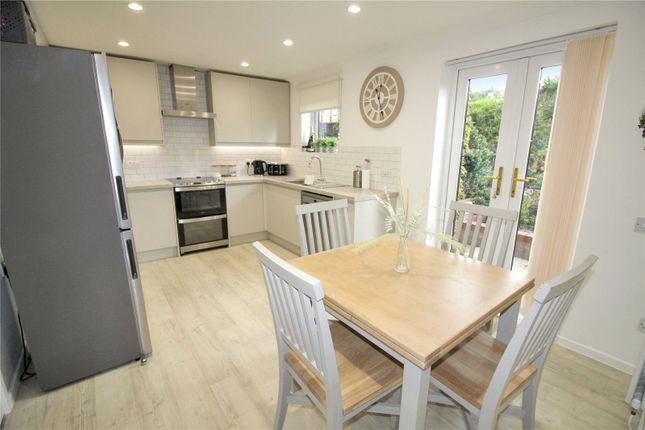 8, Hartsthorn Close, Wiltshire photo 4