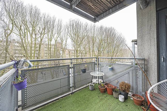 Chronos Building, Mile End Road, Aldgate, London E1, 2 bedroom flat for ...