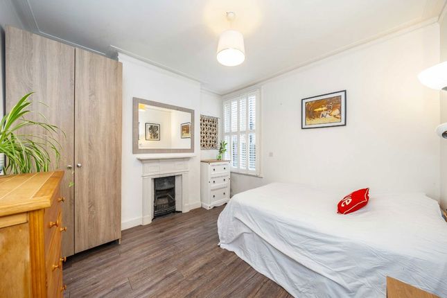 23A, Fieldhouse Road, London photo 4