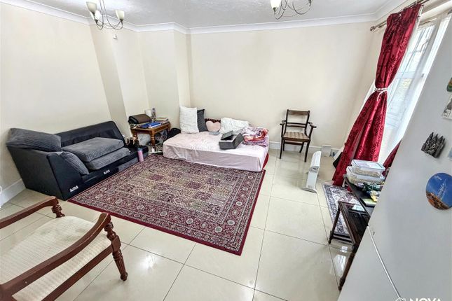 Flat 2, Marquis Court, Earls Meade, Luton photo 2