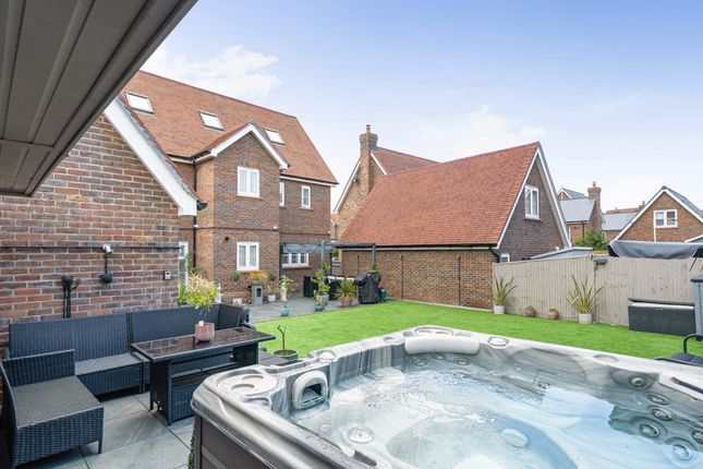 15, Bonnet Lane, West Sussex photo 3