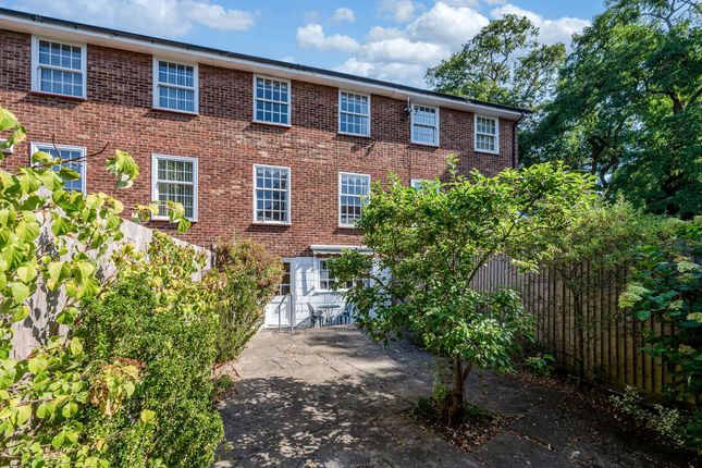 16 Belgravia Mews, Surbiton photo 3