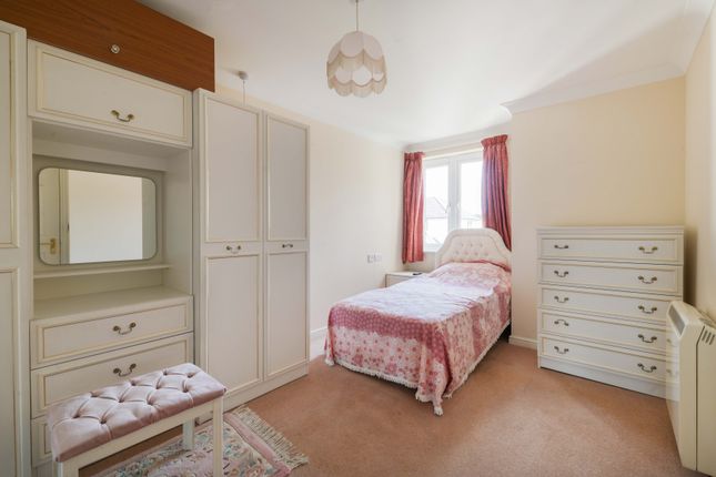 Flat 25, Calverley Court, 370-374, Kingston Road, Epsom photo 4