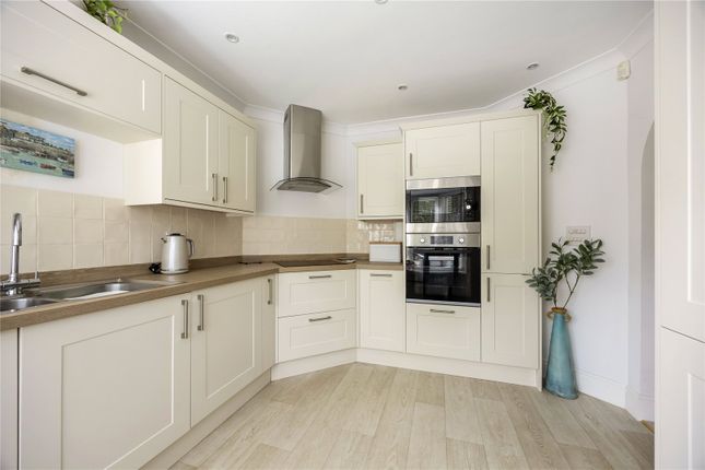 27, Gordon Close, Broadway photo 4