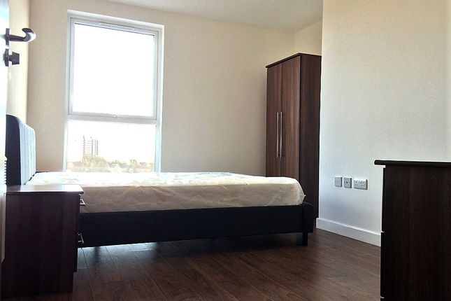 Flat to rent in Alto, Sillvan Way, Salford