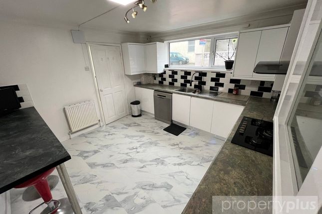 8, Simon Terrace, Tonypandy photo 5