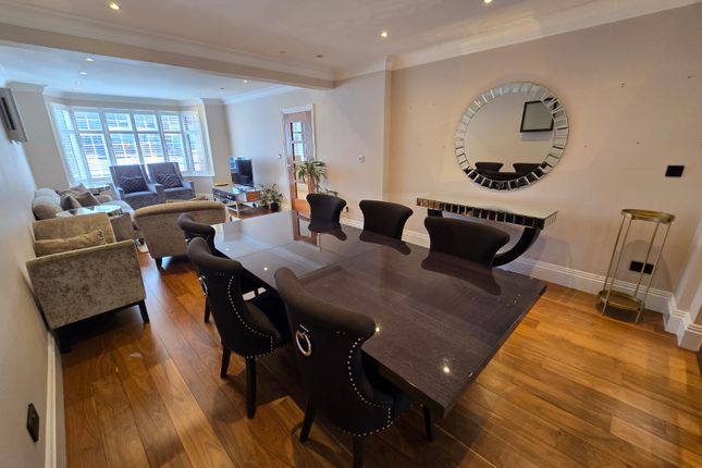 53, Wentworth Avenue, London photo 4