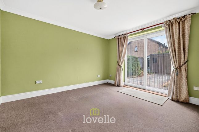 4 Wheatfield Drive, Grimsby photo 4