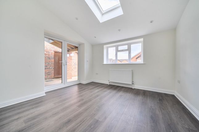 69 Thor Drive, Bedford photo 4