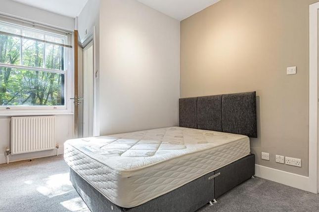 Flat to rent in Chiswick Road, London
