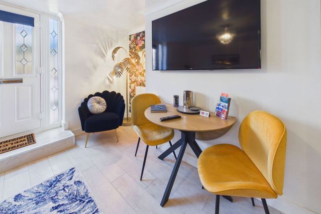 Flat 1, 5 Wellington Terrace, Whitby photo 3