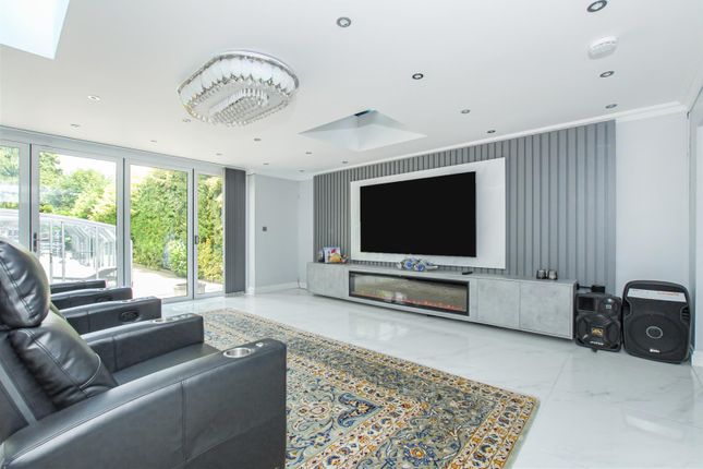 38, Frays Avenue, West Drayton photo 3