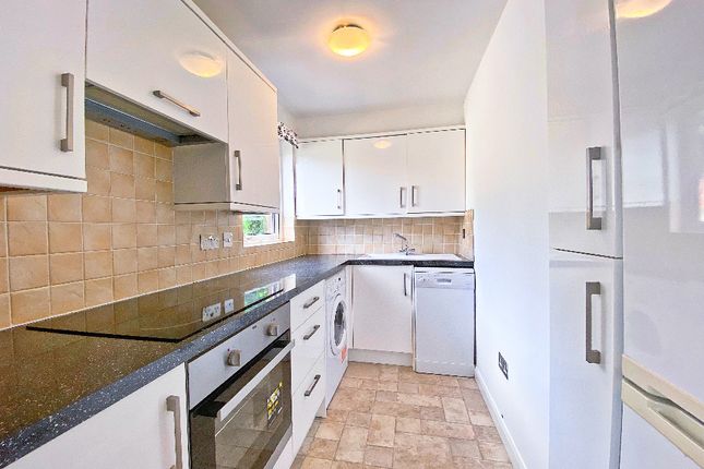 25, Berkeley Drive, Hampshire photo 2