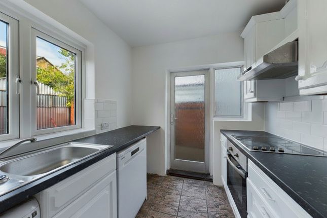 3 West Mead, Ruislip photo 3
