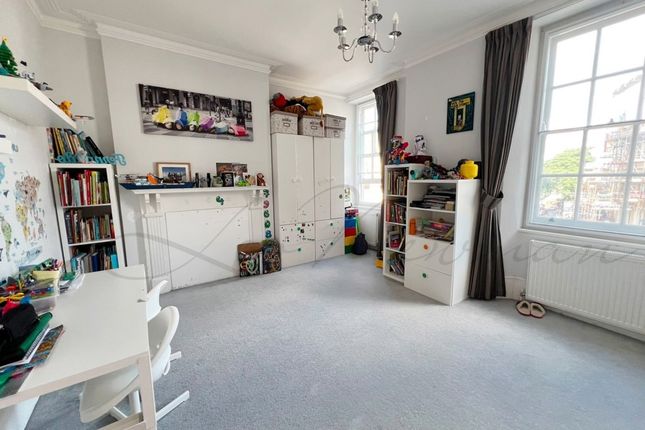 Flat 149 Coleherne Court, Redcliffe Gardens, London photo 5