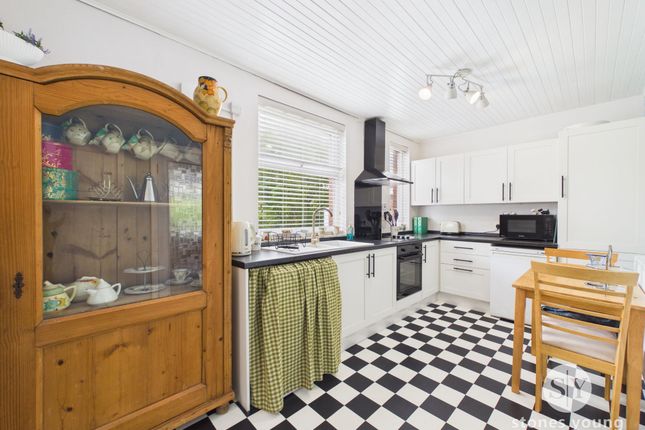 48 Nares Road, Blackburn photo 3