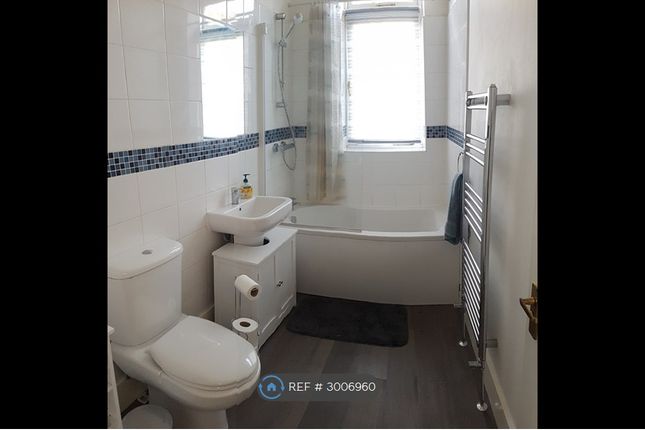 Flat, Overhill Road East Dulwich, London photo 3