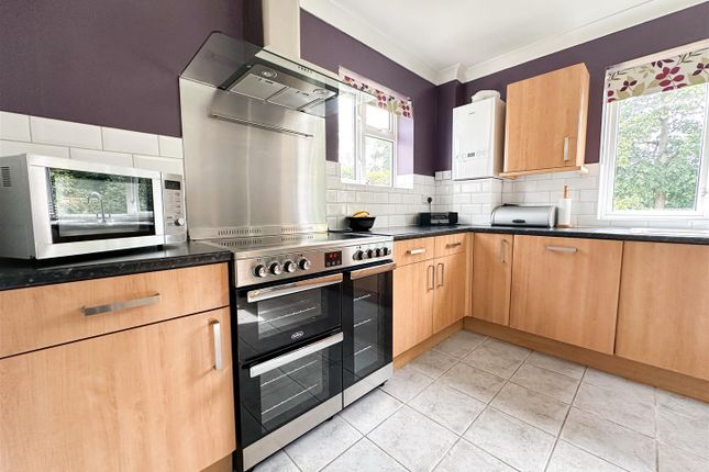 5, Hilltop Crescent, Weeley photo 4