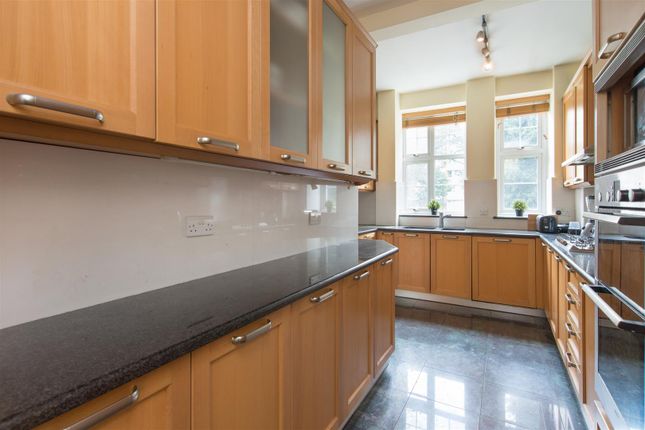 107, Clive Court, London photo 4