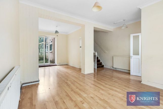 Thumbnail End terrace house for sale in Oakleigh Road North, London