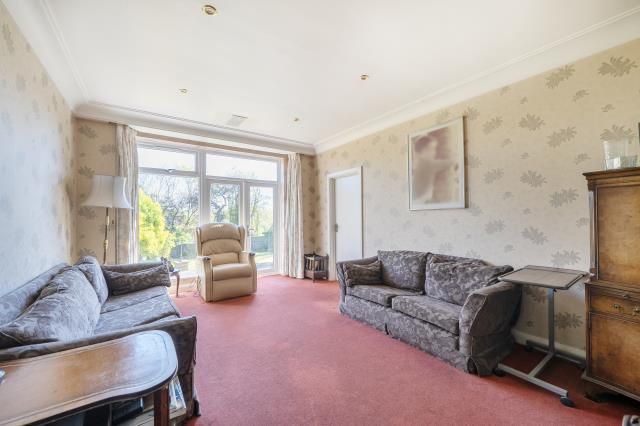 10, Fairholme Close, London photo 4
