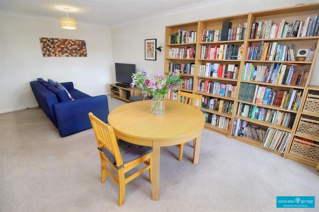 Flat for sale in Bowling Green Lane, Purley On Thames, Reading