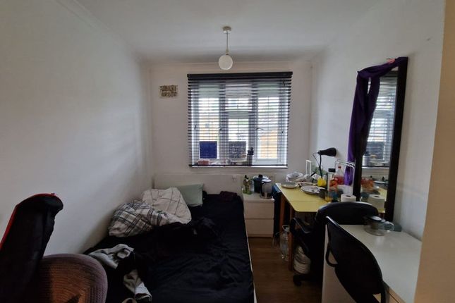 Thumbnail Shared accommodation to rent in Grundy Street, London