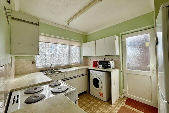 48, Manor Close, Helston photo 2