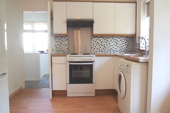 Flat to rent in Highwood Crescent, High Wycombe