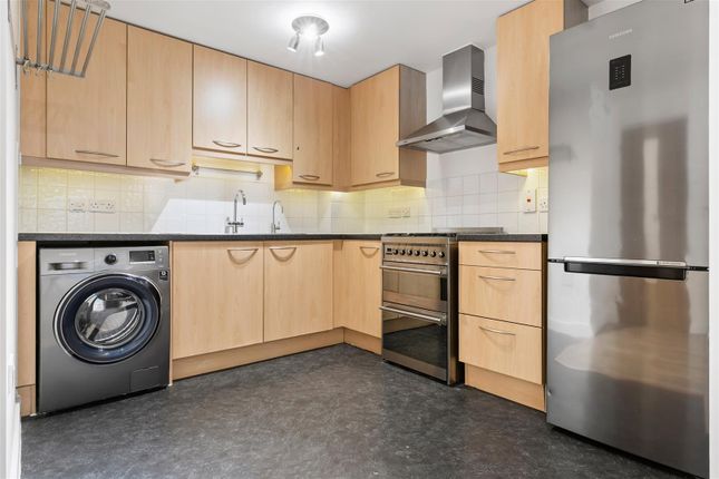 Flat 7 Knight House, 22, Scott Avenue, London photo 3