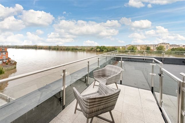 Flat to rent in Palace Wharf, Rainville Road, Hammersmith, London