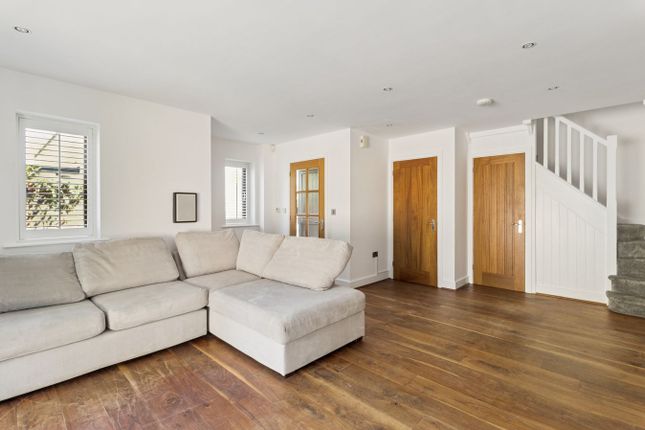 7 The Lodge, Rickmansworth Road, Uxbridge photo 4