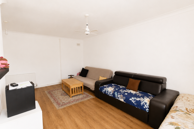 49, Winvale, Slough photo 3