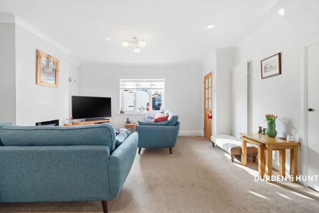 4 Fairfield Road, Ongar photo 2